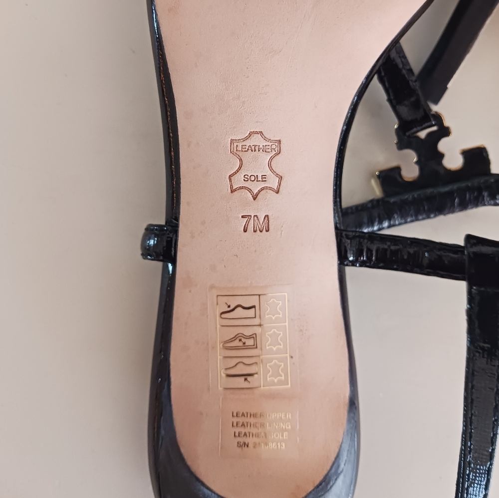 Tory Burch T Logo Patent Saffiano Leather Sandle - Picture 4 of 4